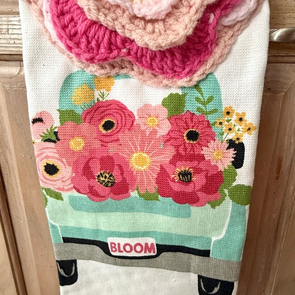 Handmade crochet flower kitchen towel - floral hanging dish towel, Cottagecore - Picture 2 of 7